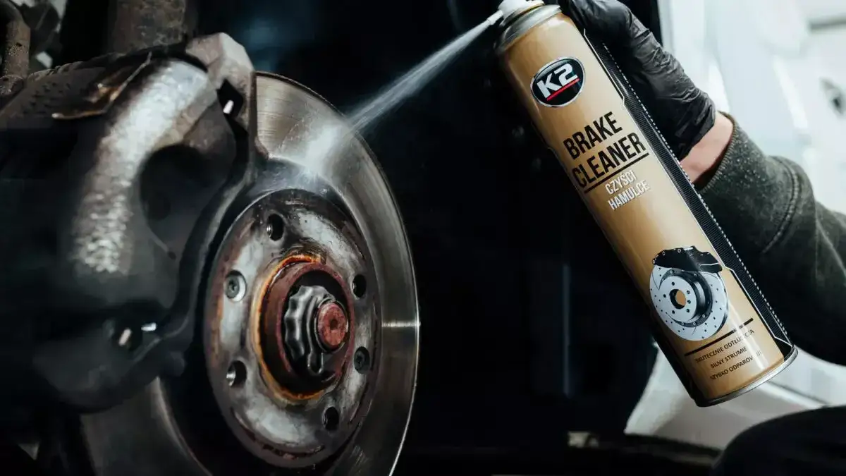 Zdjęcie Czy Twój odtłuszczacz do hamulców działa? 5 testów skuteczności