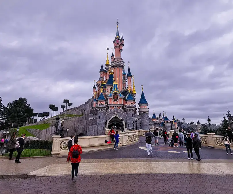 Zdjęcie Gdzie jest Disneyland w Europie? Odkryj jego lokalizację i atrakcje