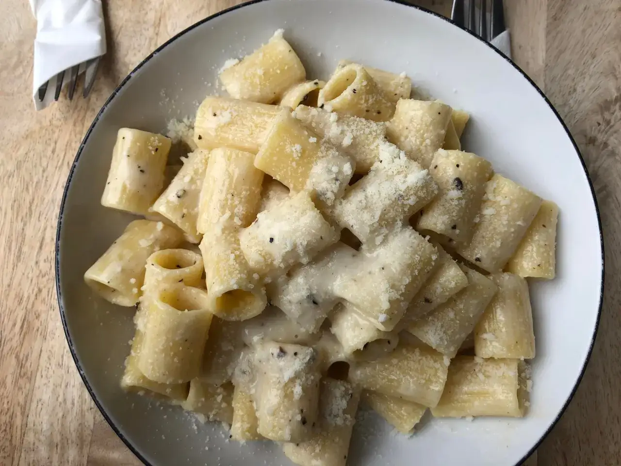 Zdjęcie Gdzie zjeść najlepszą carbonarę w Warszawie? 5 must-visit miejsc