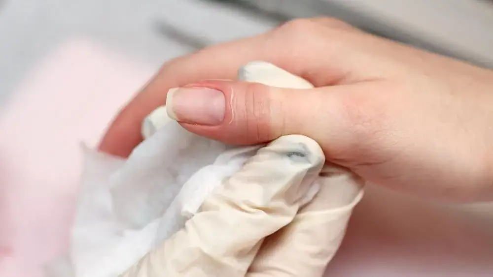 Zdjęcie Jak bezpiecznie i skutecznie usunąć skórki z paznokci – sprawdzone metody