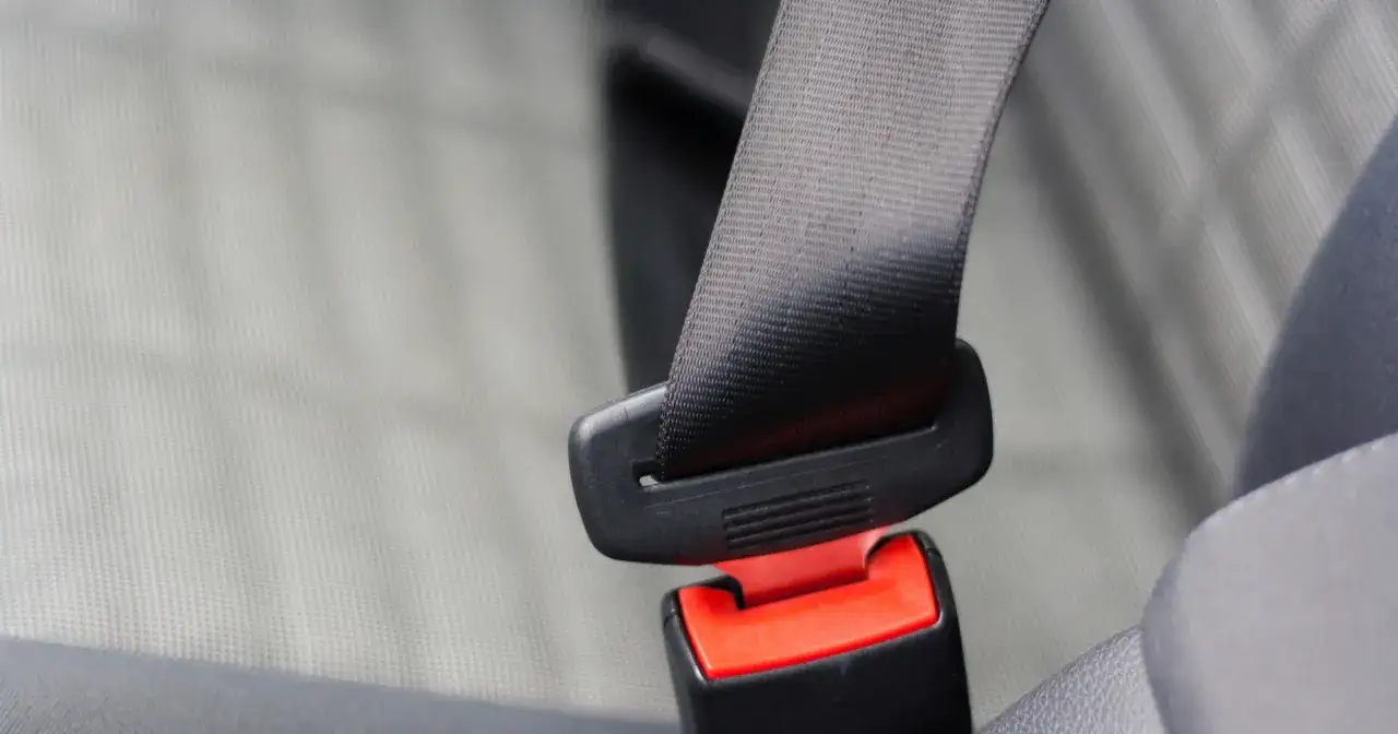 Zdjęcie Jak naprawić pasy bezpieczeństwa w samochodzie i uniknąć zagrożeń