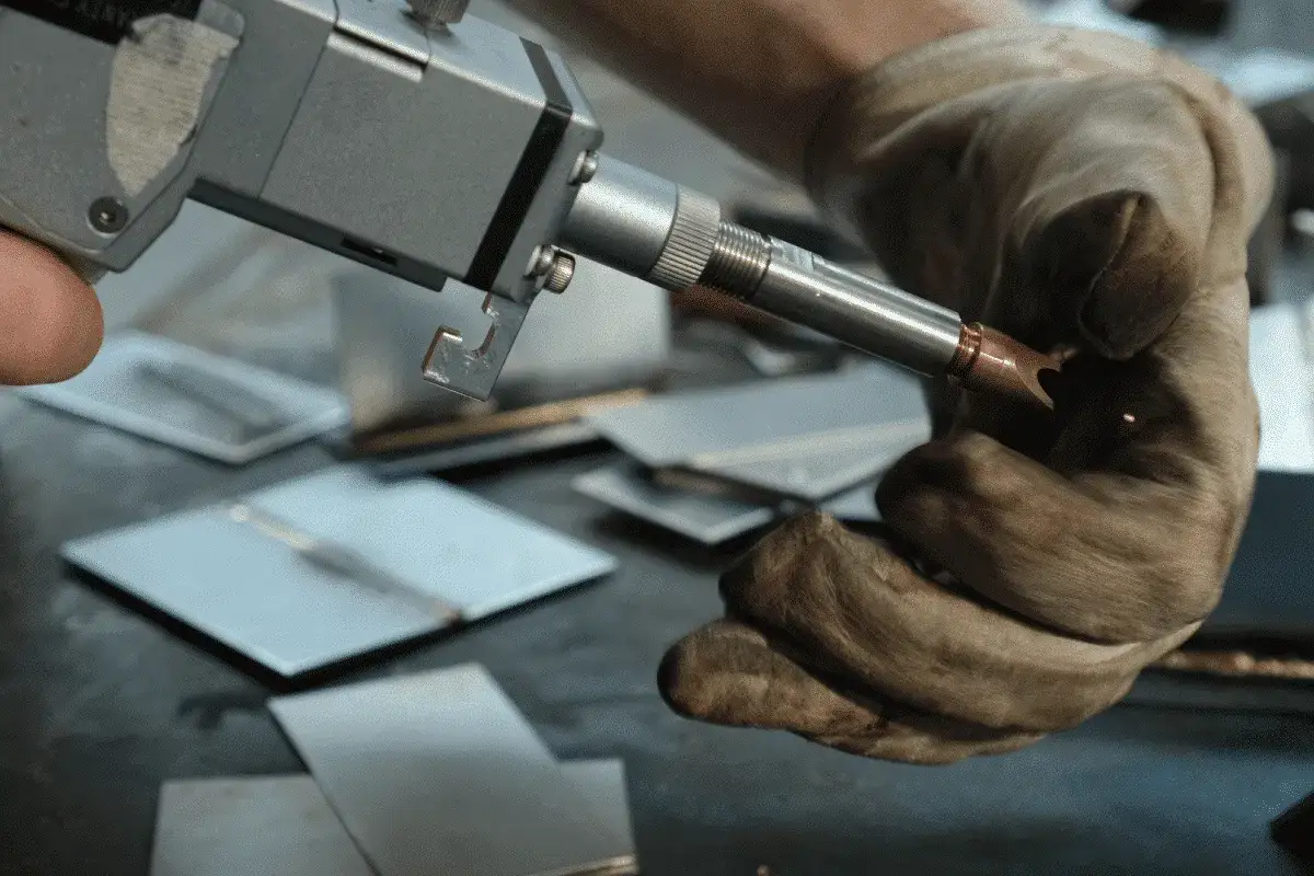 Zdjęcie Praktyczne porady dotyczące obsługi i konserwacji spawarek laserowych