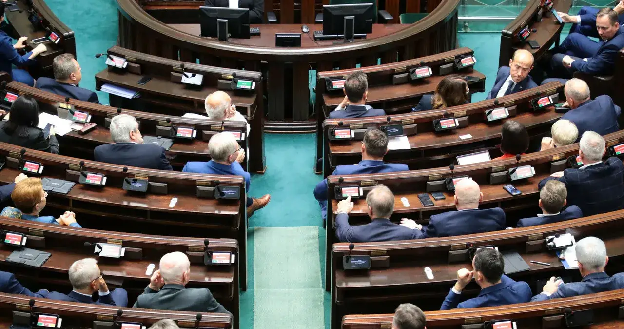 Zdjęcie Ile zarabia poseł sejmu? Zaskakujące szczegóły wynagrodzenia i dodatków