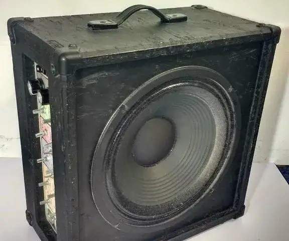 Zdjęcie Najlepsze zestawy do samodzielnego budowy wzmacniacza gitarowego DIY