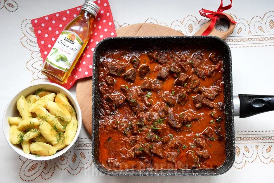 Zdjęcie Najlepszy sposób marynowania wołowiny na soczysty gulasz w domu
