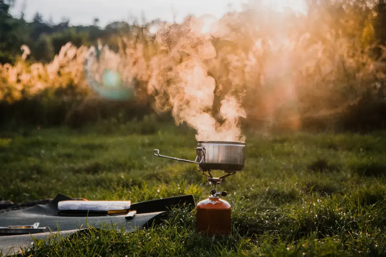 Zdjęcie Jakie jedzenie pod namiot? Praktyczne i lekkie opcje na camping