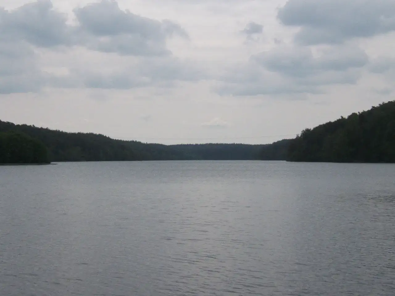 Zdjęcie Jezioro Kiełpińskie w Kujawsko-Pomorskim – odkryj jego urok i atrakcje