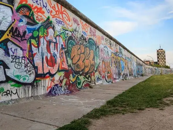Zdjęcie Dlaczego wybudowano mur berliński? Poznaj zaskakujące przyczyny