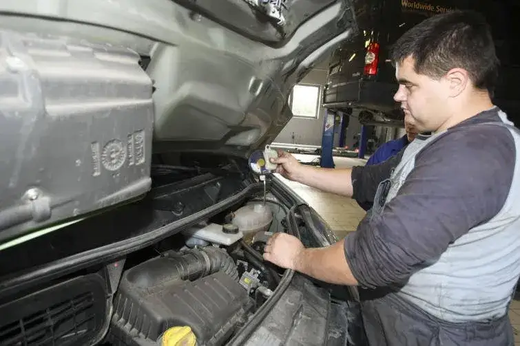 Zdjęcie Jak wyczyścić chłodnicę z kamienia i uniknąć kosztownych napraw