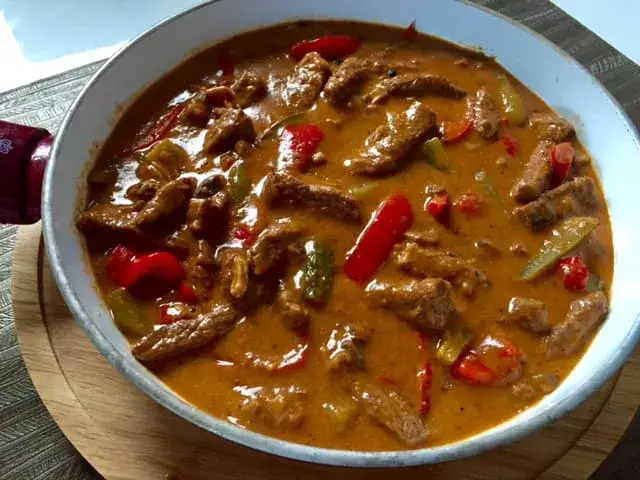 Zdjęcie Boeuf Strogonow: Sekretny przepis i historia kultowego dania