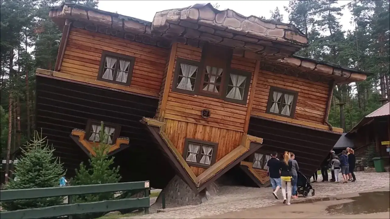 Zdjęcie Gdzie jest dom do góry nogami? Odkryj jego lokalizację w Zakopanem