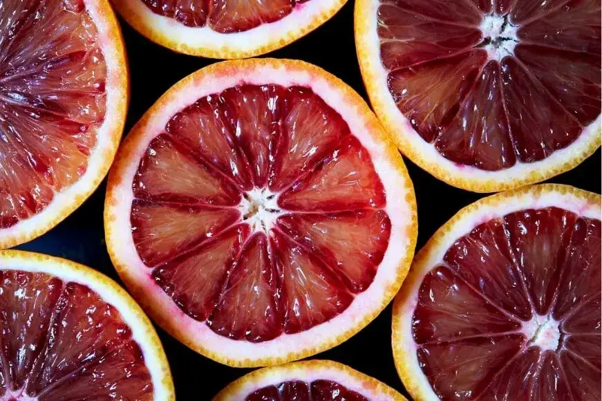 Zdjęcie Czy sok z grejpfruta jest zdrowy? Odkryj korzyści i zagrożenia