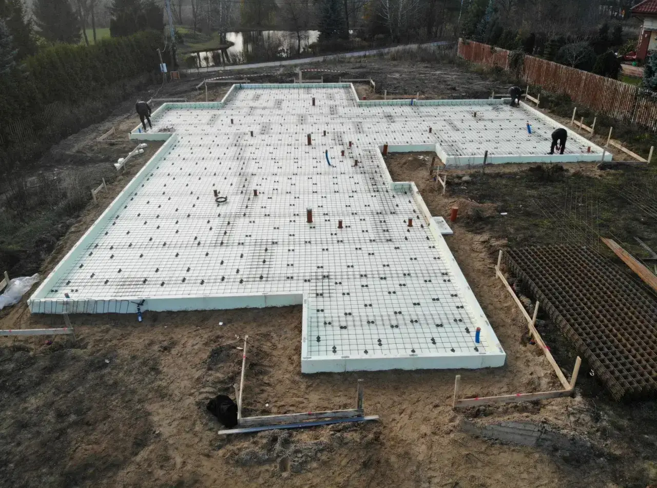 Zdjęcie Jaki fundament pod dom szkieletowy? Wybierz mądrze, uniknij kosztów
