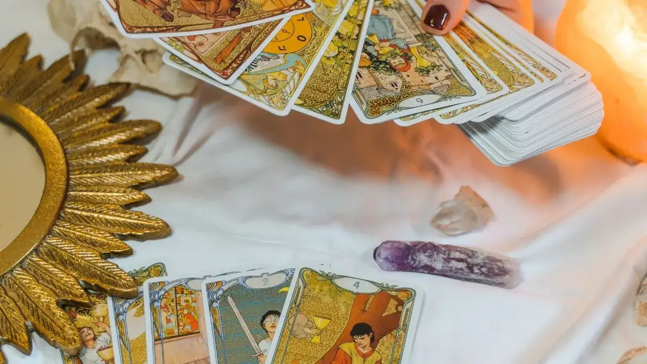 Zdjęcie Głupiec tarot: co on do mnie czuje i jak zrozumieć te emocje
