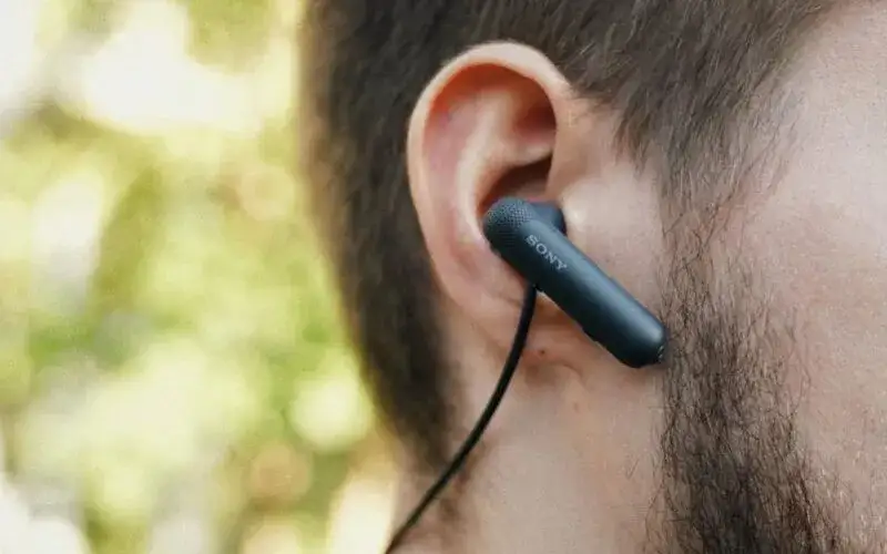 Zdjęcie Jak połączyć słuchawki Bluetooth z telefonem? Prosty poradnik krok po kroku