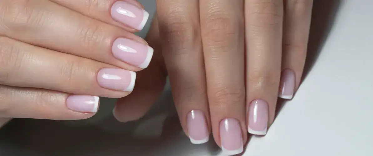 Zdjęcie Jak wykonać french manicure: 7 kroków do idealnych paznokci