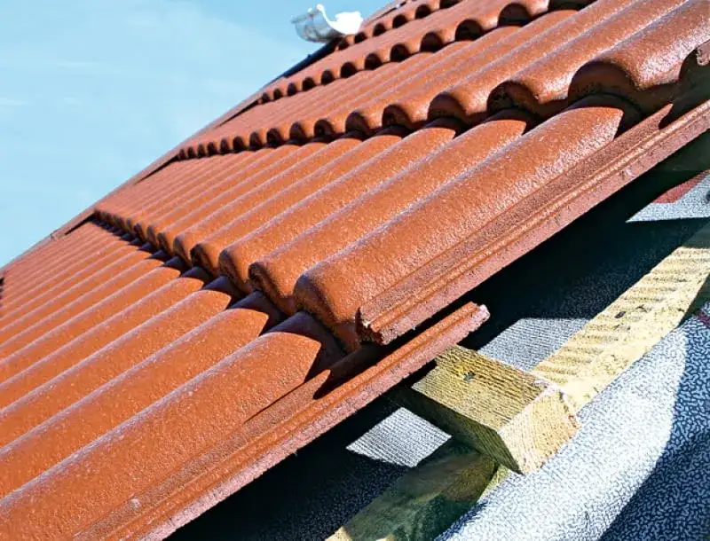 Zdjęcie Ile kosztuje dachówka betonowa? Poznaj ceny i czynniki wpływające na koszt