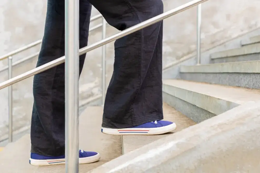 Zdjęcie Jakie buty do szerokich spodni męskich – unikaj modowych wpadek