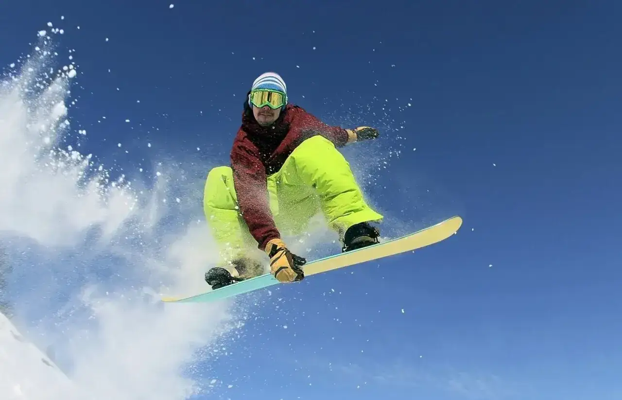 Zdjęcie Ile trwa nauka jazdy na snowboardzie? Odkryj czas potrzebny na sukces