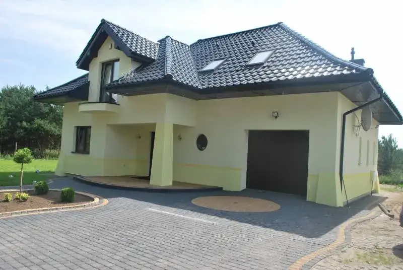 Zdjęcie Jakie kolory kostki do żółtej elewacji ożywią Twój dom?