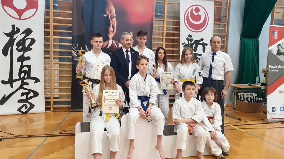 Zdjęcie Niezbędny sprzęt do ćwiczeń karate: wybierz bezpiecznie i mądrze