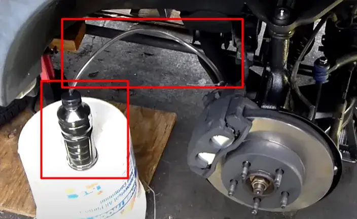 Zdjęcie Jak odpowietrzyć siłownik hydrauliczny w samochodzie? - Kluczowe wskazówki