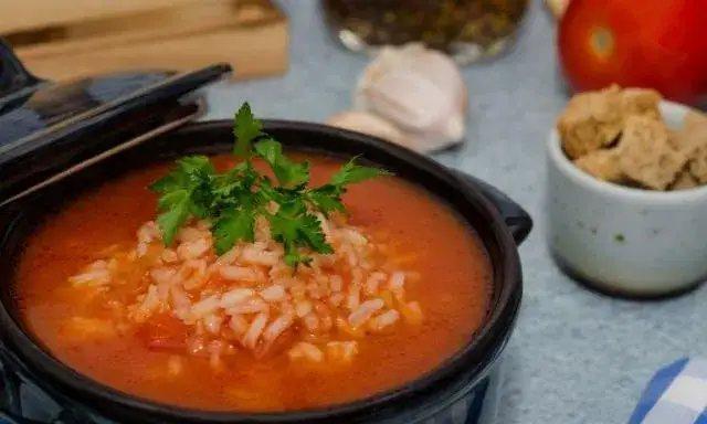 Zdjęcie Jak zrobić zupę pomidorową z ryżem - prosty przepis na obiad