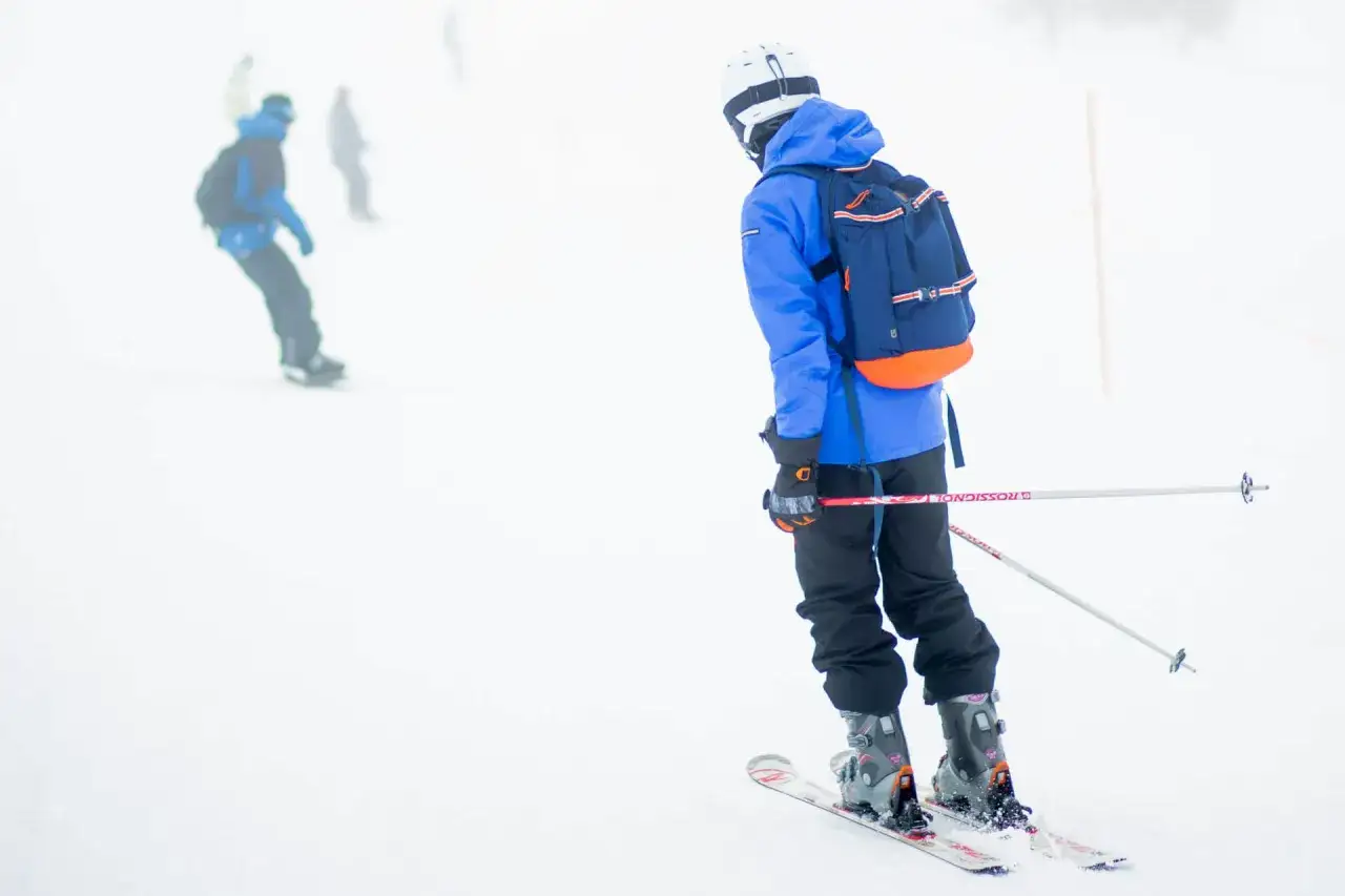 Zdjęcie Co łatwiejsze narty czy snowboard? Odkryj prawdę o nauce!