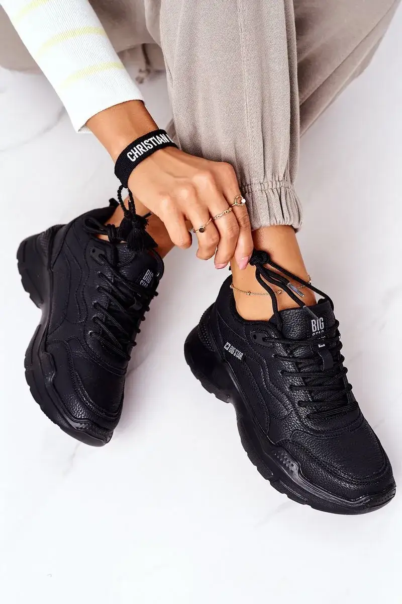 Zdjęcie Czarne buty sportowe damskie stylizacje, które zmienią Twój look