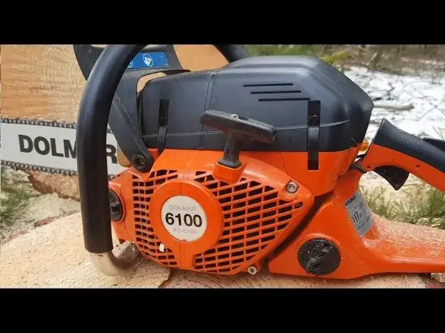 Pilarka spalinowa Dolmar i Makita obok siebie
