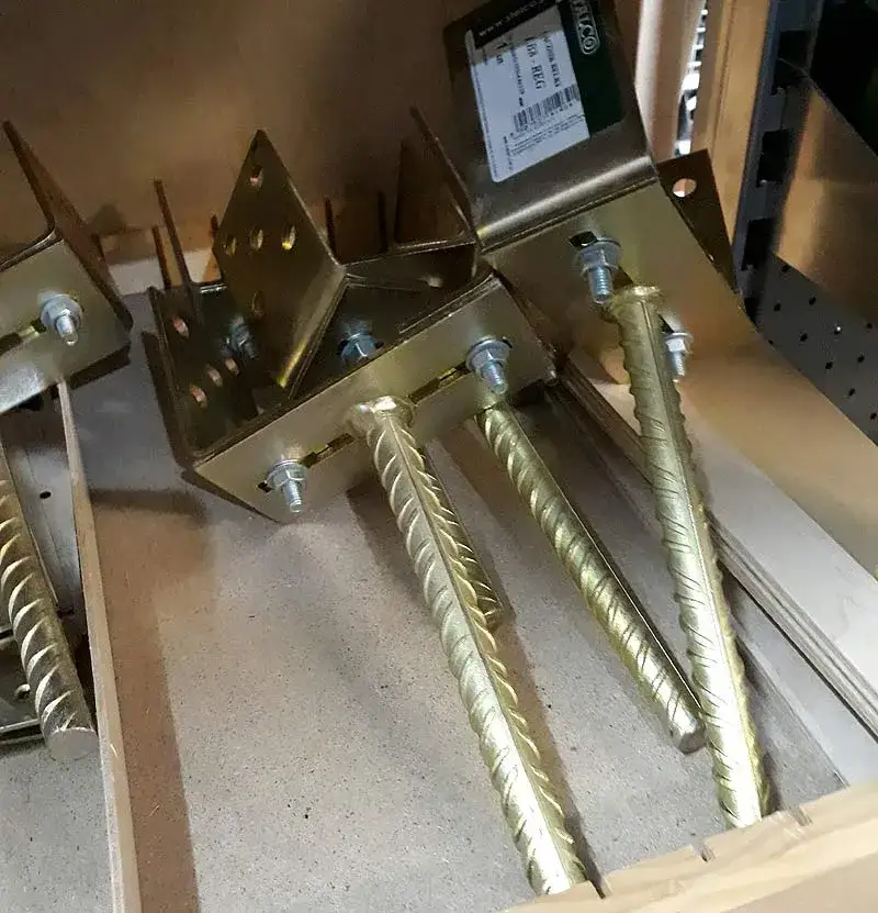 Zdjęcie Kotwy do drewna wkręcane – jak uniknąć błędów przy montażu?