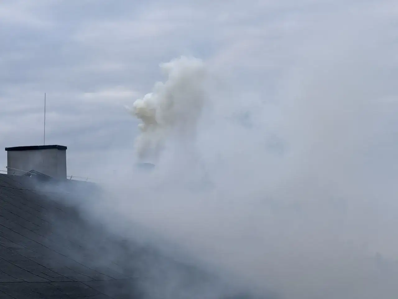 Niska emisja komin dym