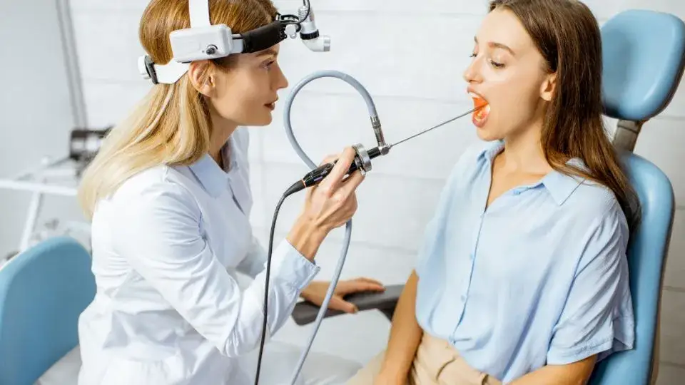 konsultacja laryngologiczna migdałki