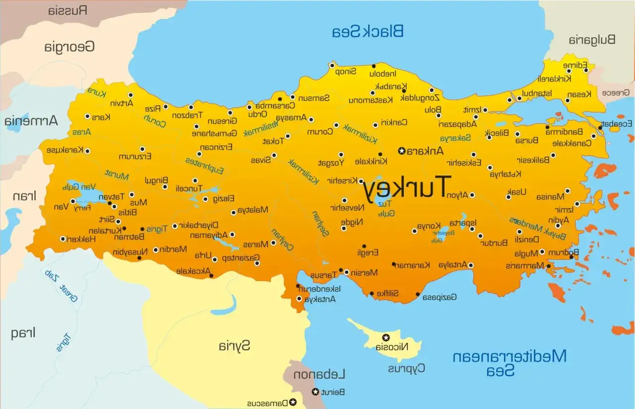 Mapa Turcji z zaznaczonymi miastami. Zobacz, z kim graniczy Turcja: Grecja, Bułgaria, Gruzja, Armenia, Iran, Irak, Syria.