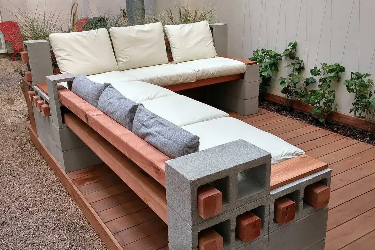 ławka z pustak&oacute;w i drewna