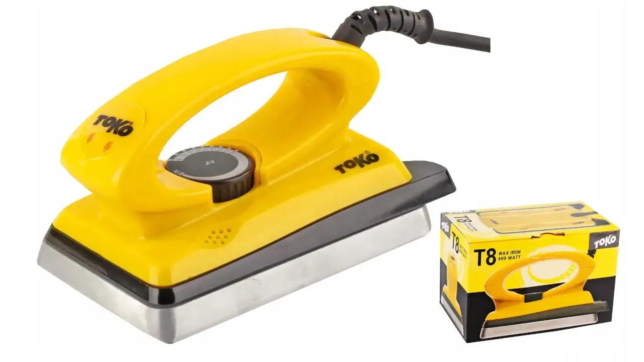 Żółte żelazko do nart marki Toko, model T8, 800W, z regulacją temperatury. Obok widoczne opakowanie.