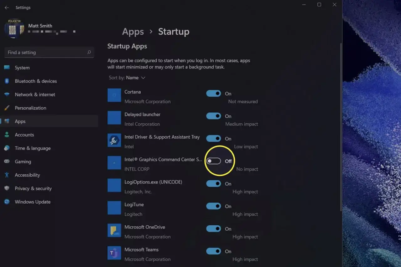 Ustawienia autostartu w Windows 11. Wyłączono Intel® Graphics Command Center S... dla lepszej wydajności.