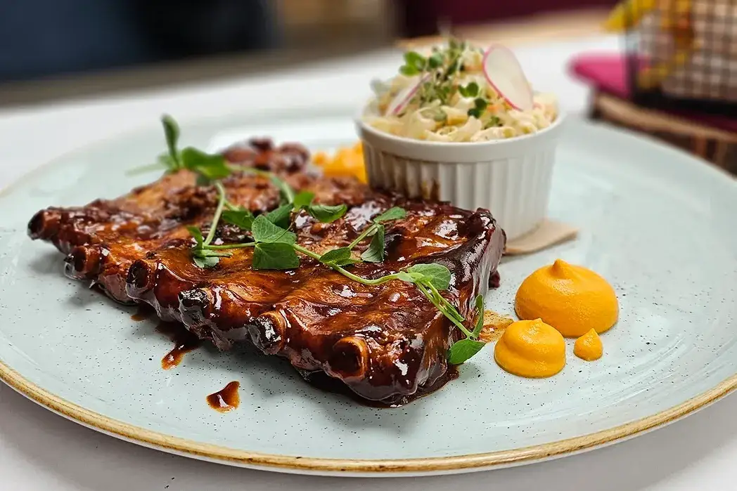 lokalne wino Zielona Góra, winobranie jedzenie