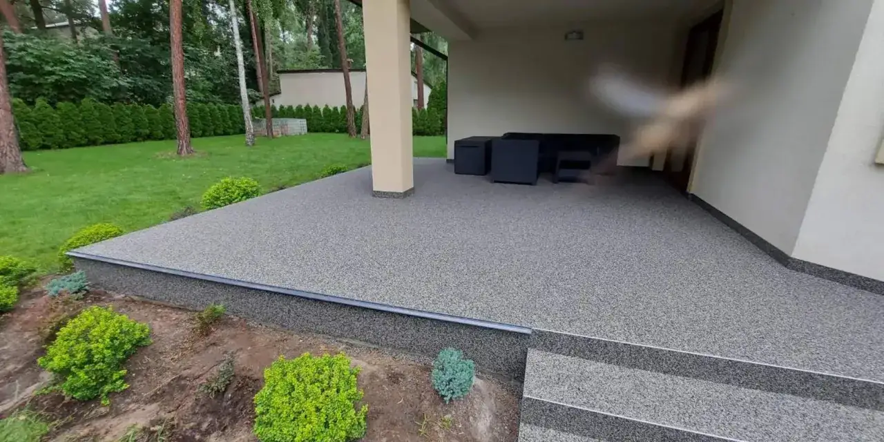 Nowy taras z kamiennym dywanem. Zobacz, jak zrobić kamienny dywan samemu i odmień swój ogród.