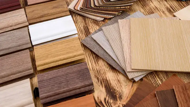 r&oacute;żne typy paneli podłogowych laminowane winylowe drewniane