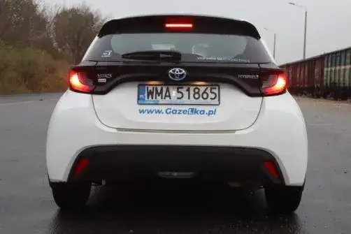 Toyota Yaris tylne światła cofania i przeciwmgielne