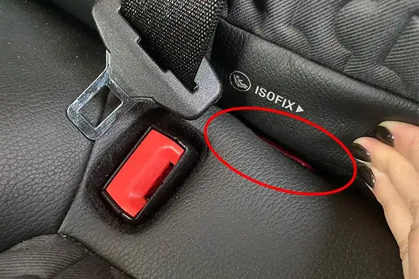 ISOFIX oznaczenia w samochodzie