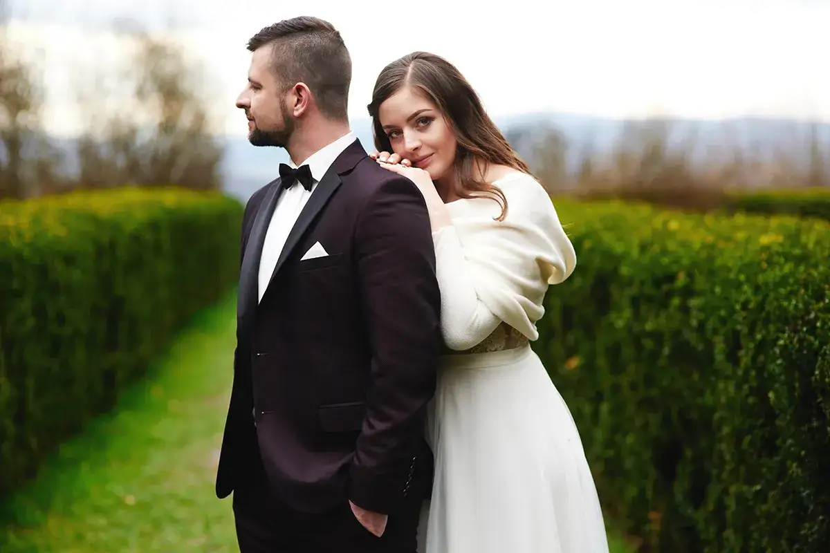 para młoda sesja narzeczeńska romantyczne zdjęcia