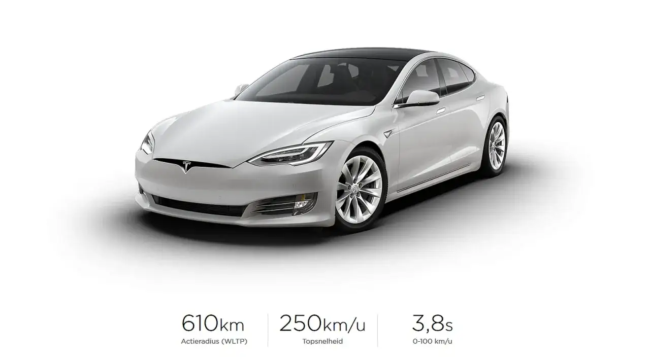 Biały Tesla Model S z czarnym dachem, zasięg 610 km, prędkość 250 km/h, przyspieszenie 3,8s. Zastanawiasz się, ile kosztuje samochód Tesla?