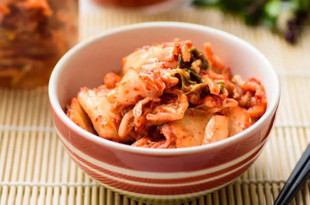 kimchi na talerzu