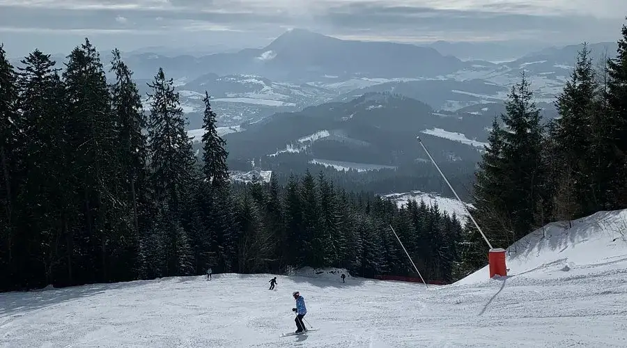 Zdjęcie Kubínska Hola Snowpark: Idealne miejsce na narty i snowboard dla rodzin