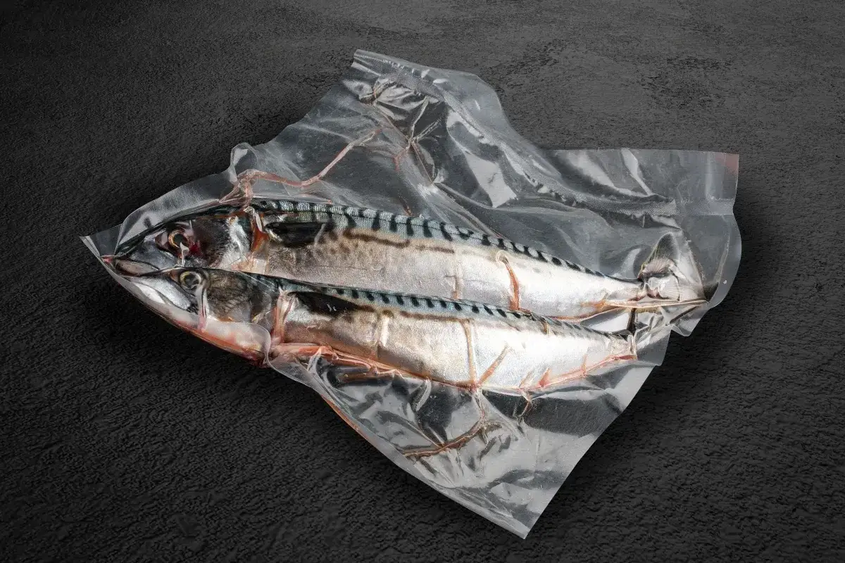 pakowanie wędzonych ryb pr&oacute;żniowo