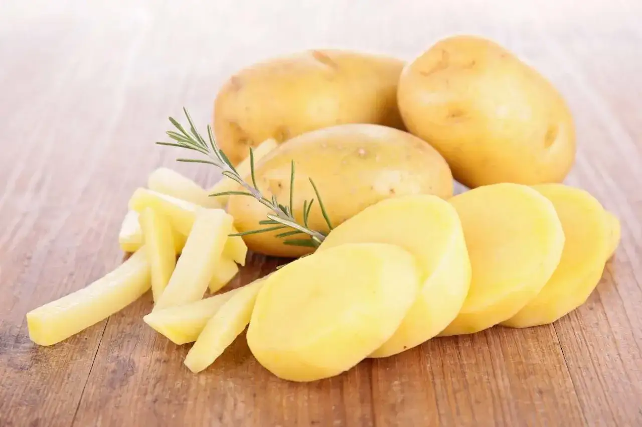 krojenie ziemniaków na frytki