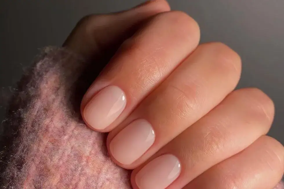 Paznokcie nude milky nails lipgloss nails na komunię