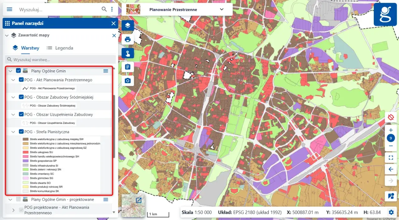 Interaktywna mapa z warstwami planowania przestrzennego, pokazująca różne strefy zabudowy i użytkowania terenu.